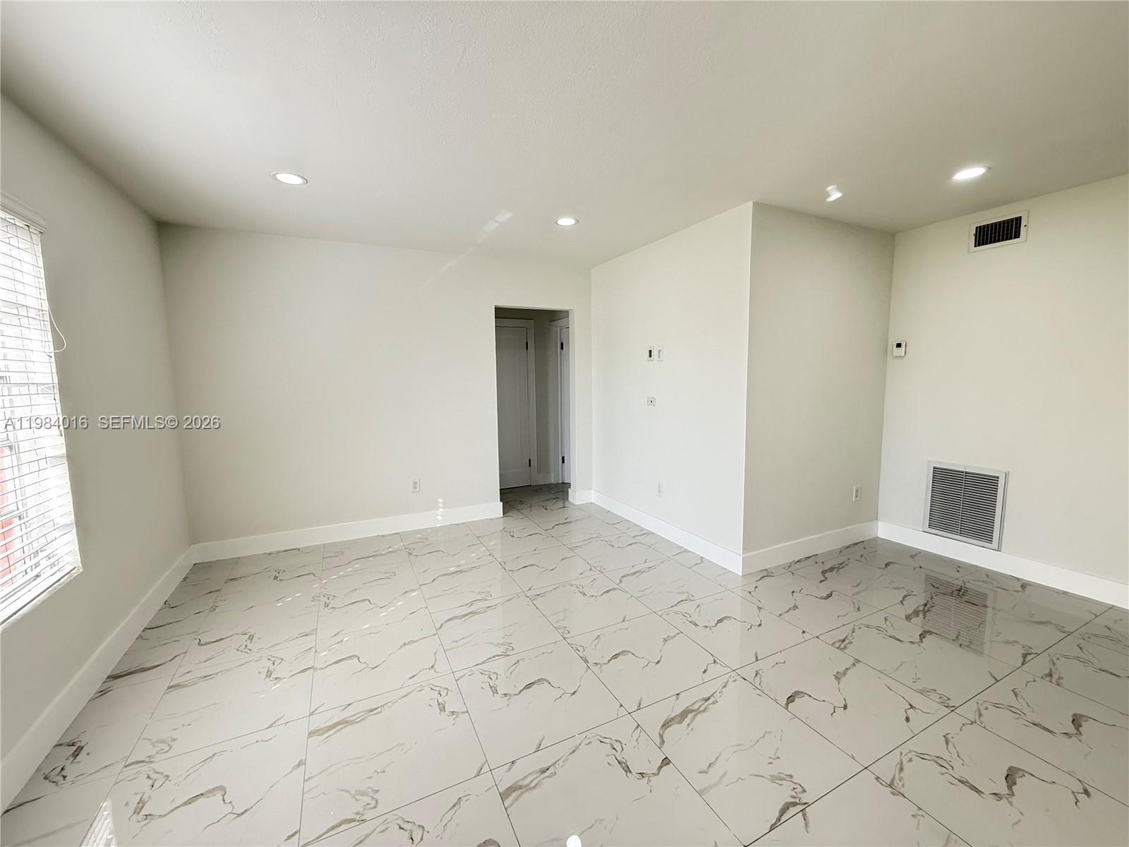 617 SW 11th St # 14E