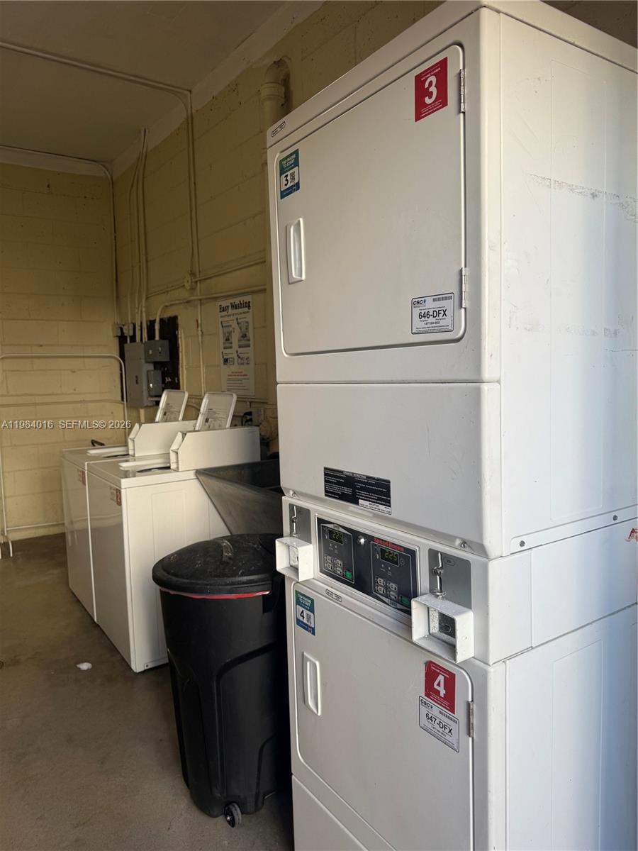 617 SW 11th St # 14E