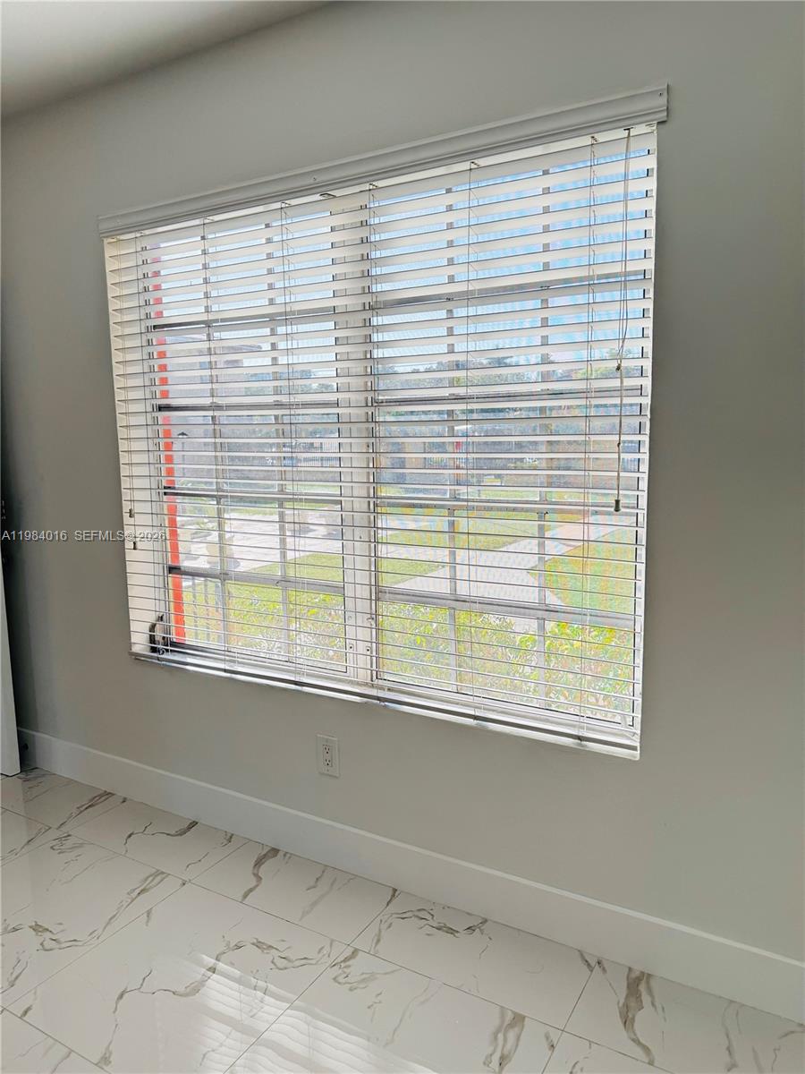 617 SW 11th St # 14E