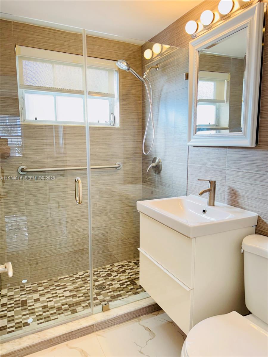 617 SW 11th St # 14E