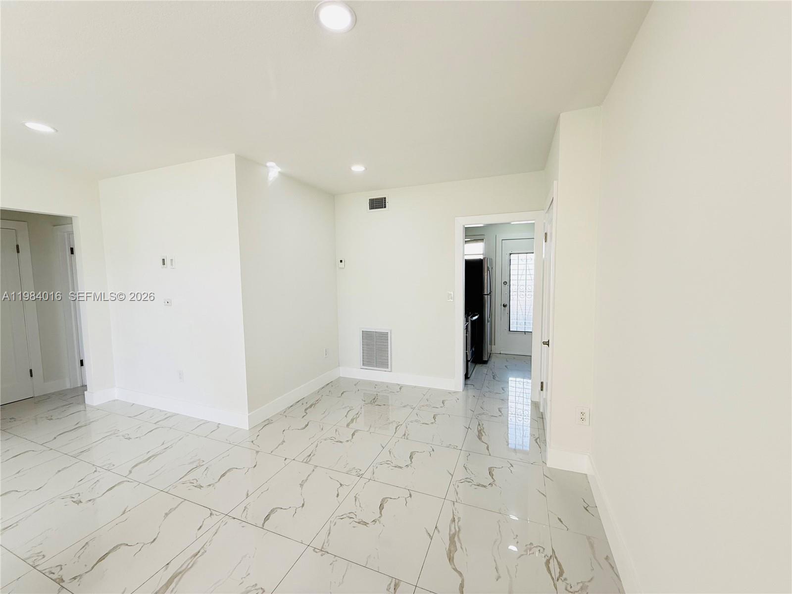 617 SW 11th St # 14E