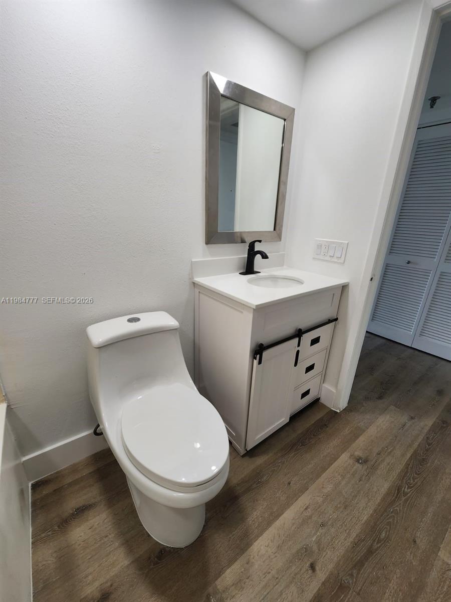 520 Brickell Key Dr # A1517