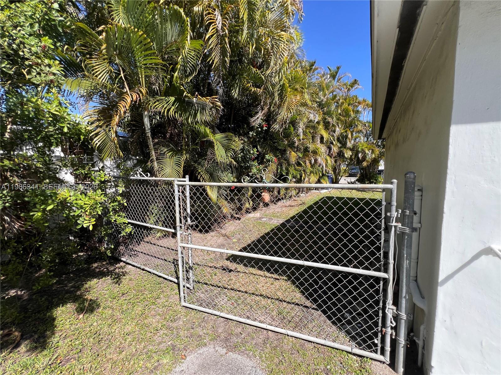 9950 SW 35th Ter