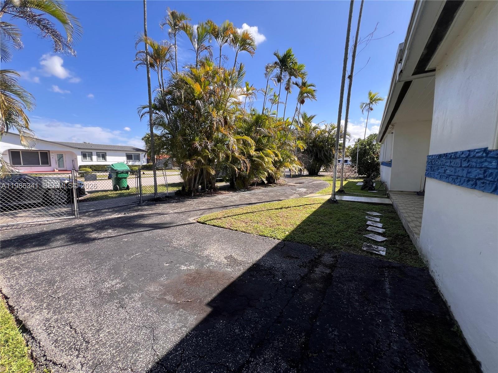 9950 SW 35th Ter