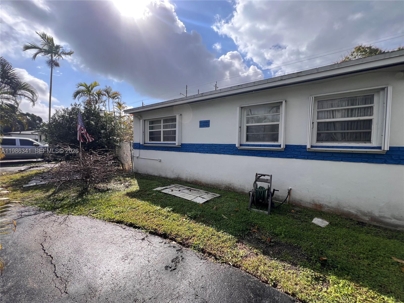 9950 SW 35th Ter