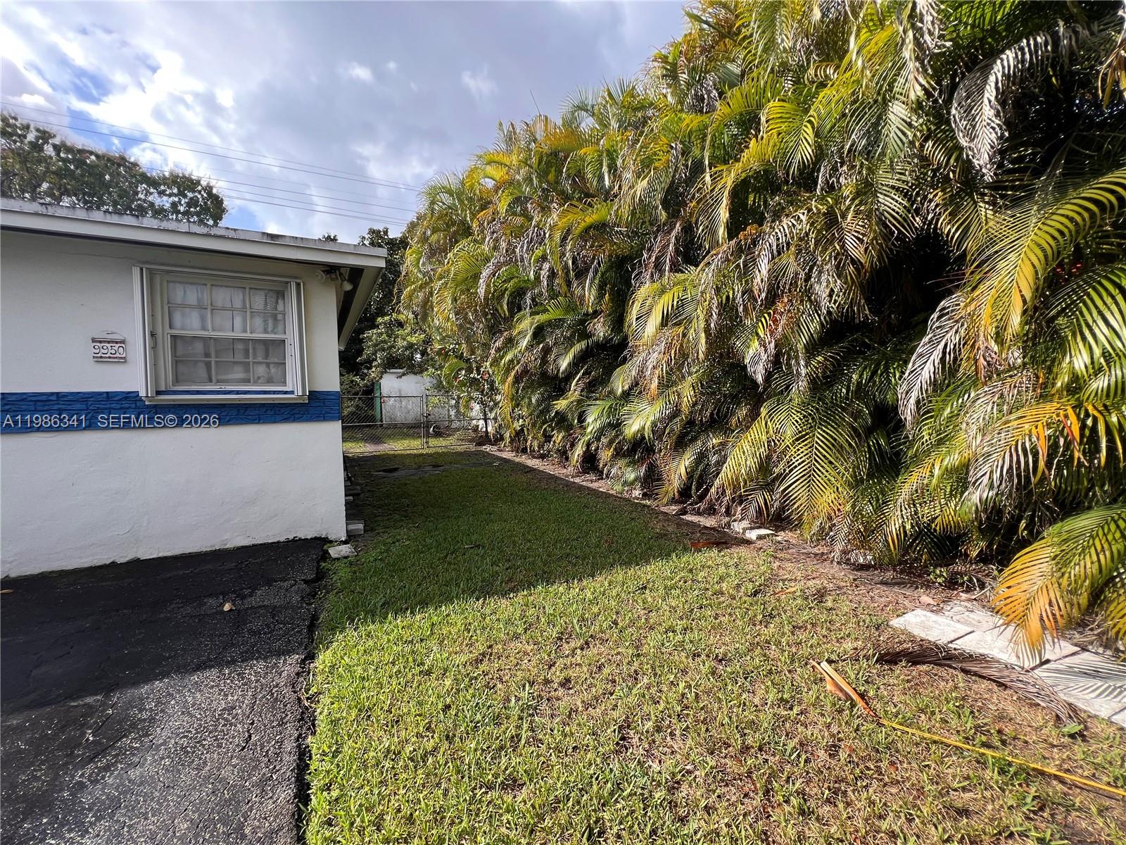 9950 SW 35th Ter