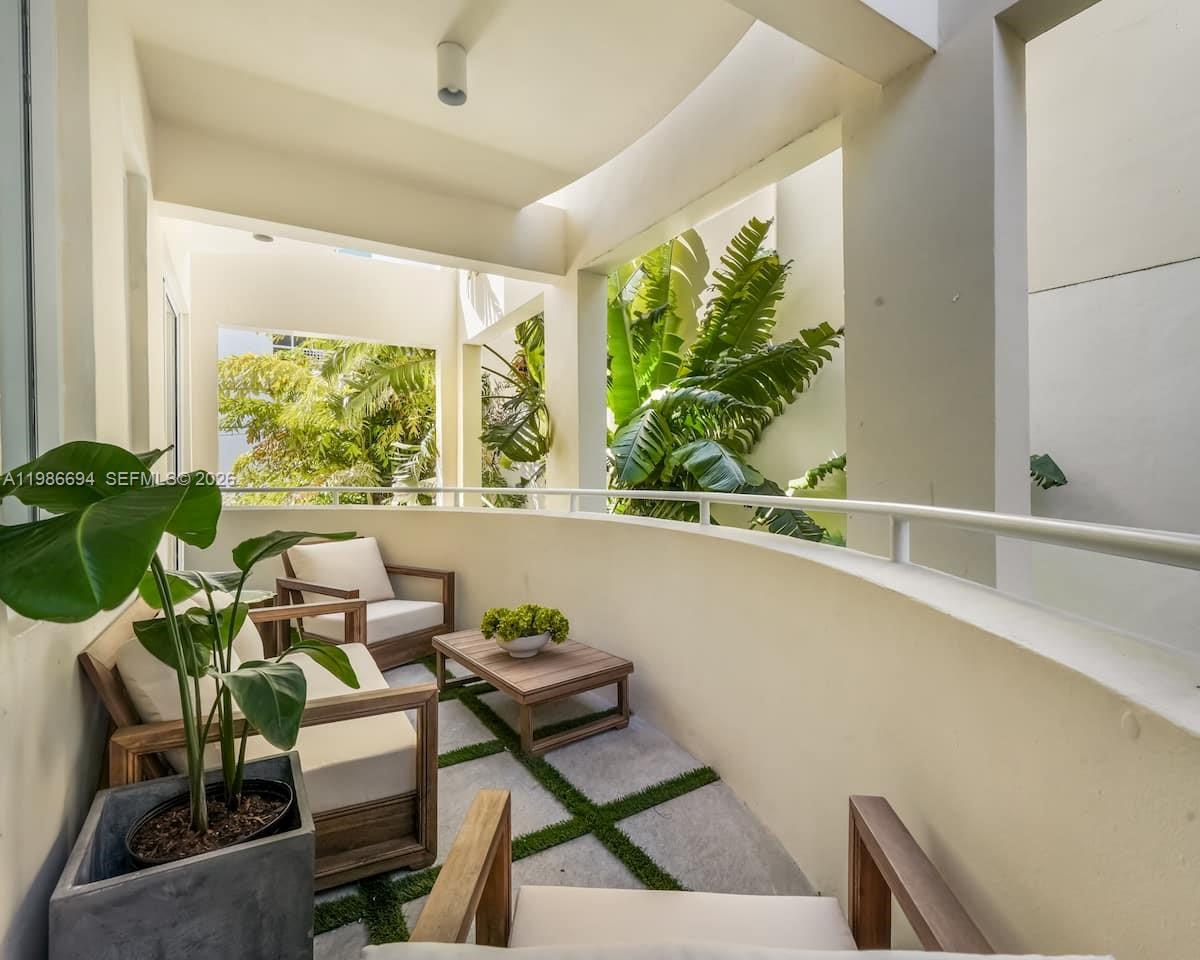 100 Collins Ave # 202