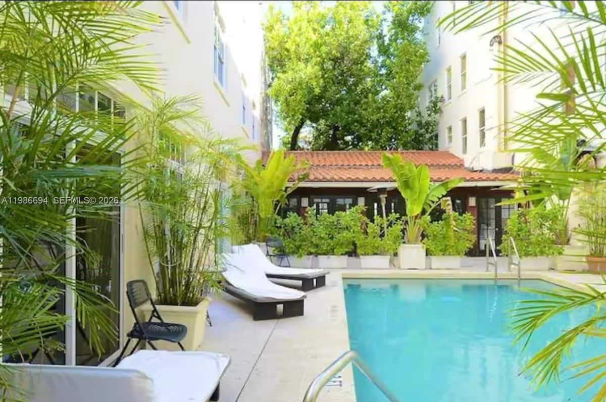 100 Collins Ave # 202