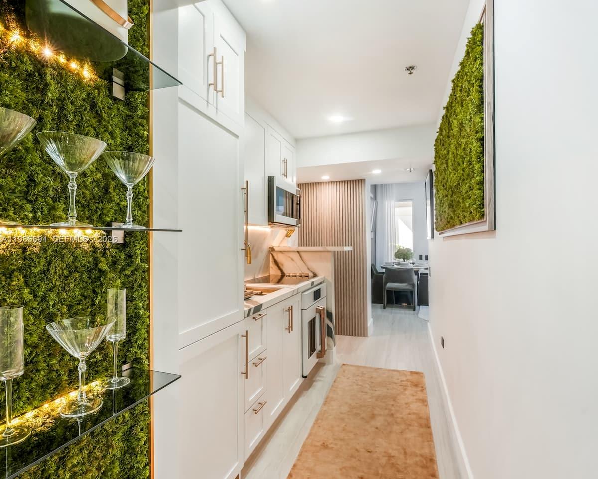 100 Collins Ave # 202