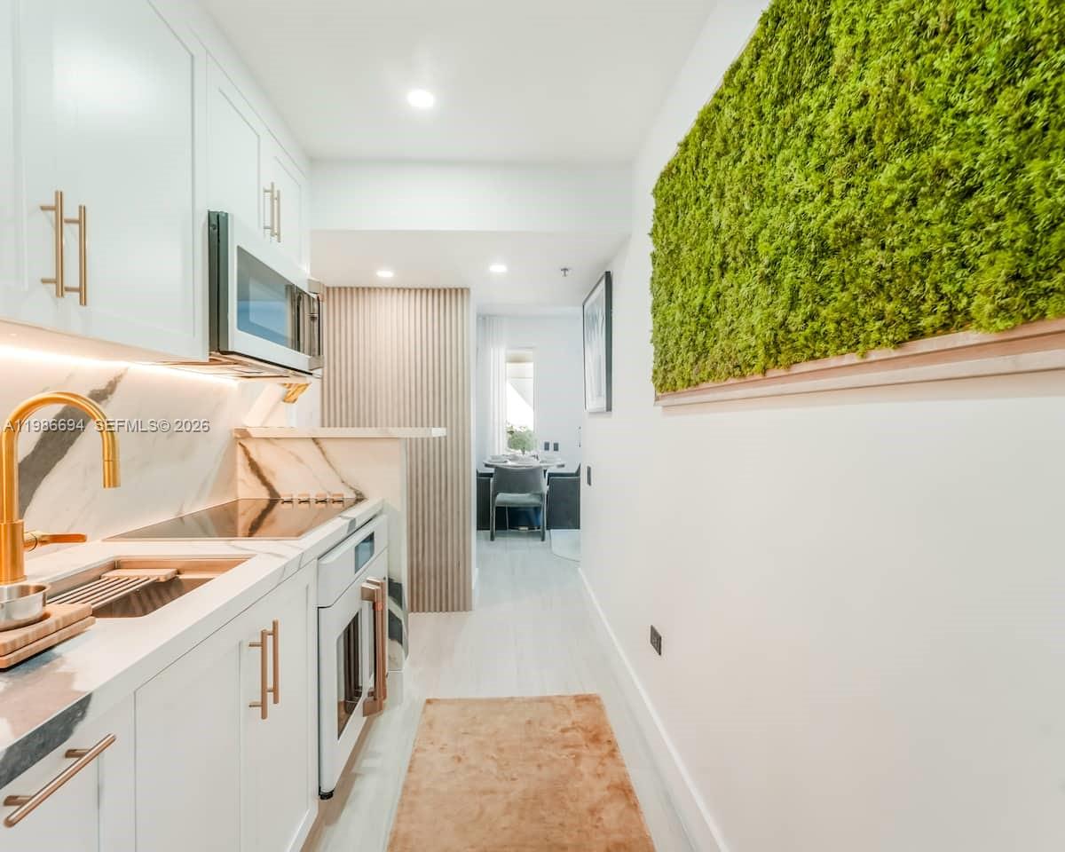 100 Collins Ave # 202