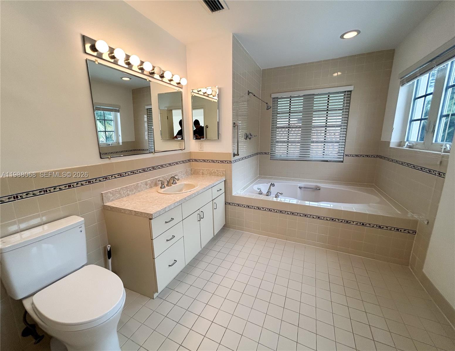 2504 Alhambra Cir # 2504