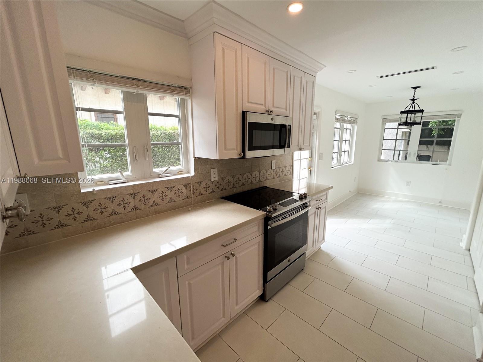 2504 Alhambra Cir # 2504