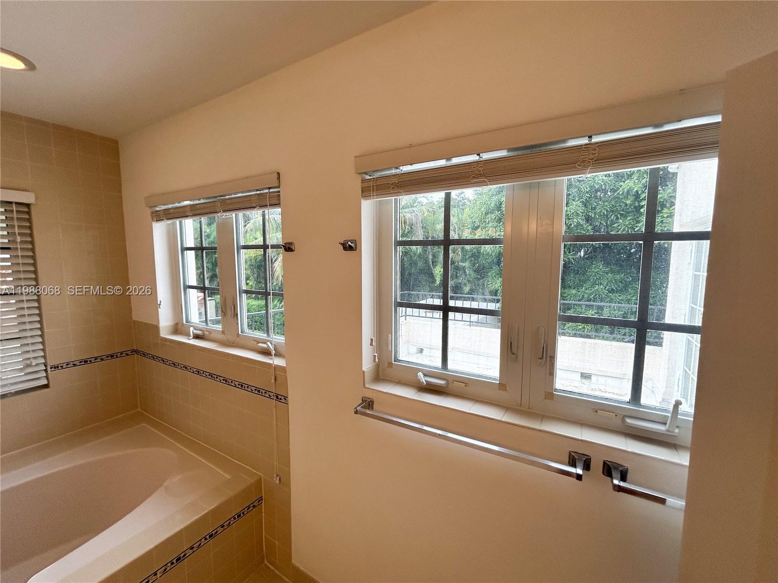 2504 Alhambra Cir # 2504