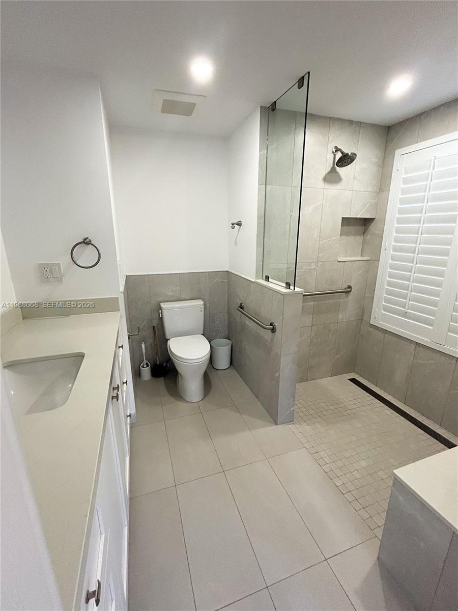 2504 Alhambra Cir # 2504