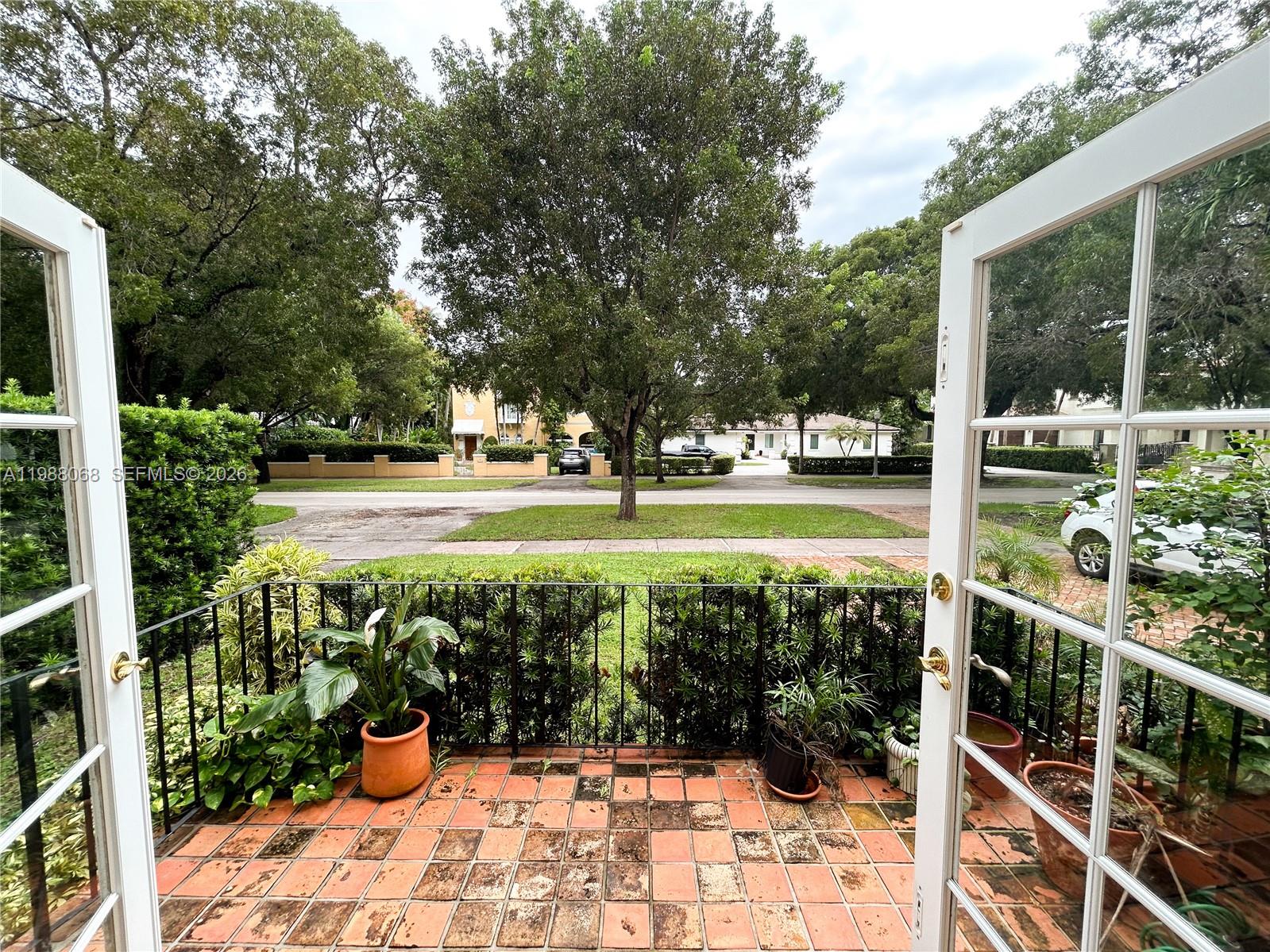 2504 Alhambra Cir # 2504