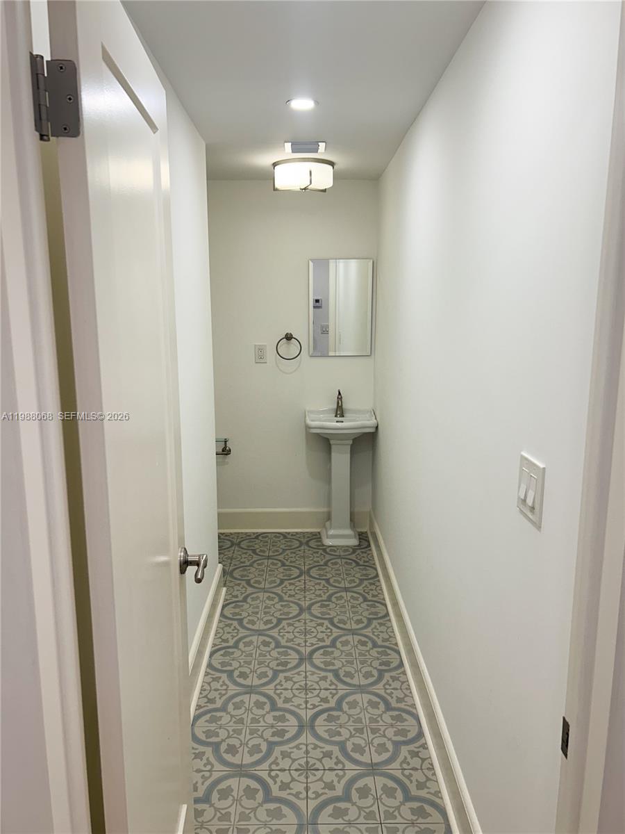 2504 Alhambra Cir # 2504