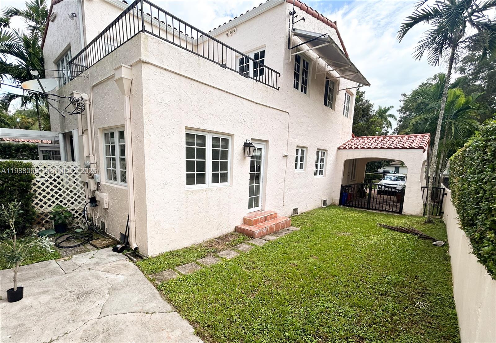 2504 Alhambra Cir # 2504