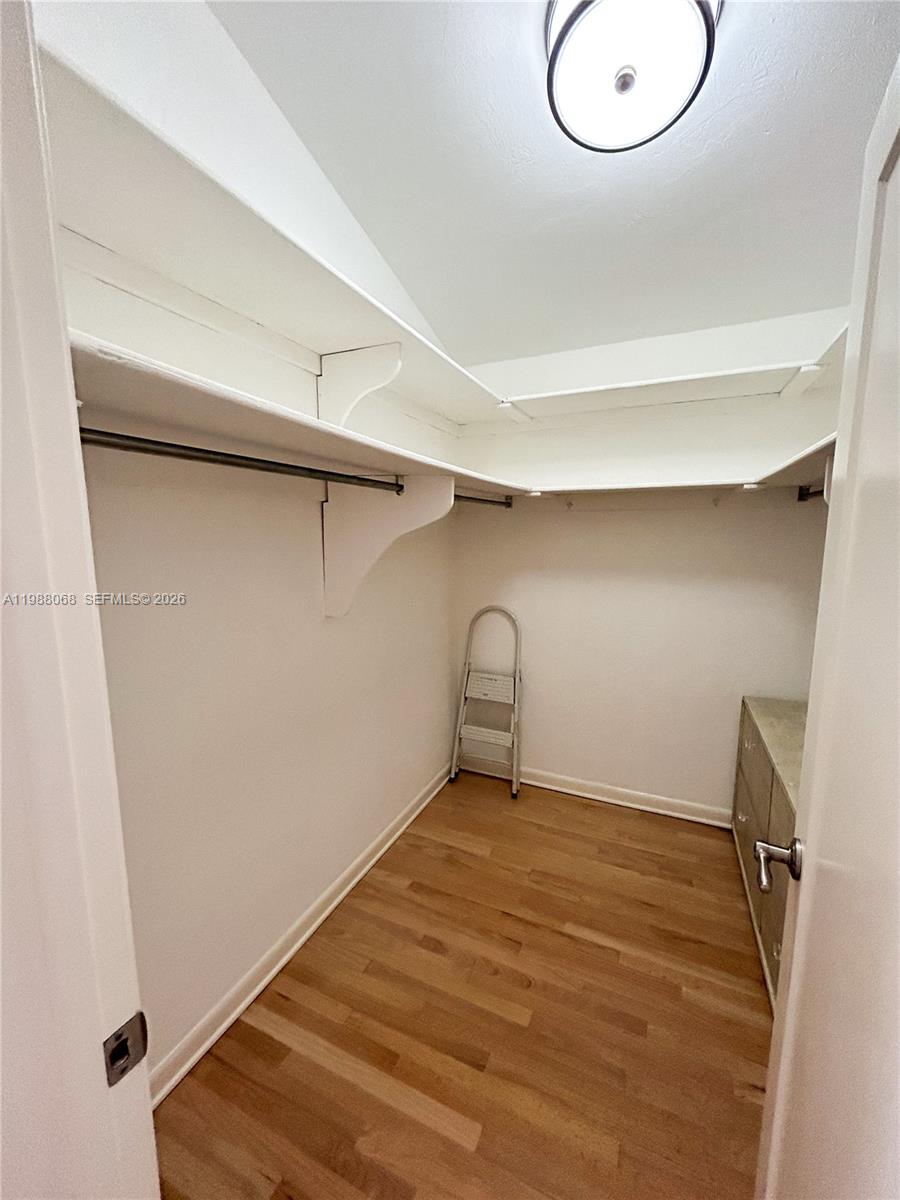 2504 Alhambra Cir # 2504