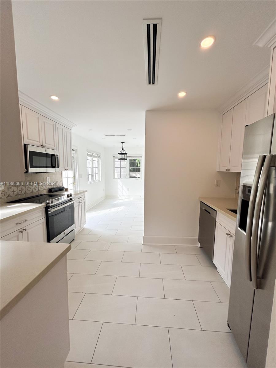 2504 Alhambra Cir # 2504