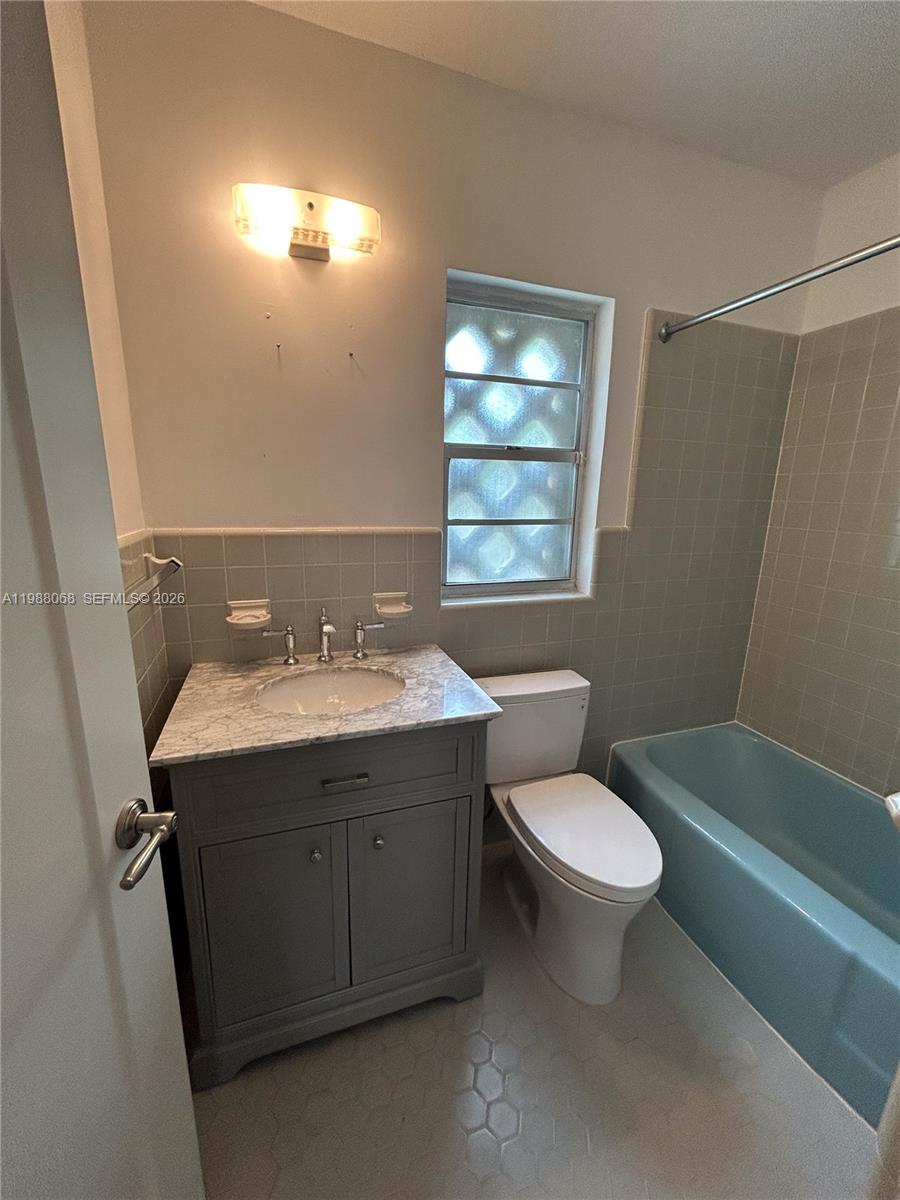 2504 Alhambra Cir # 2504