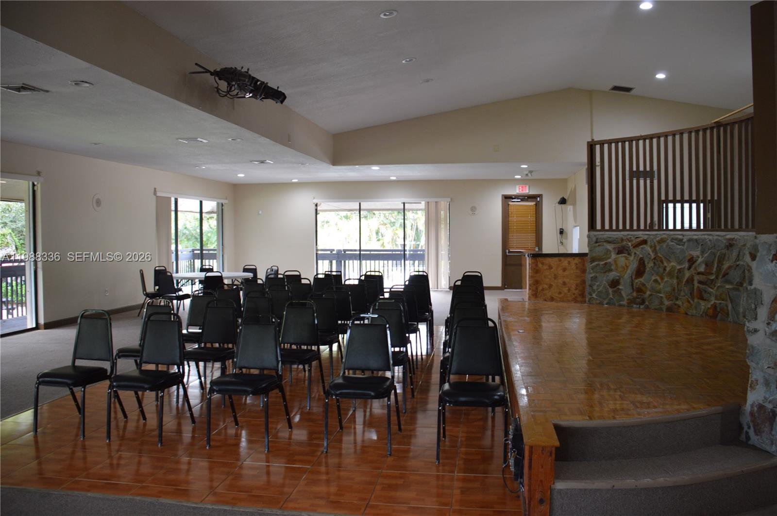 461 Ives Dairy Rd # 2 Unit: 404-2