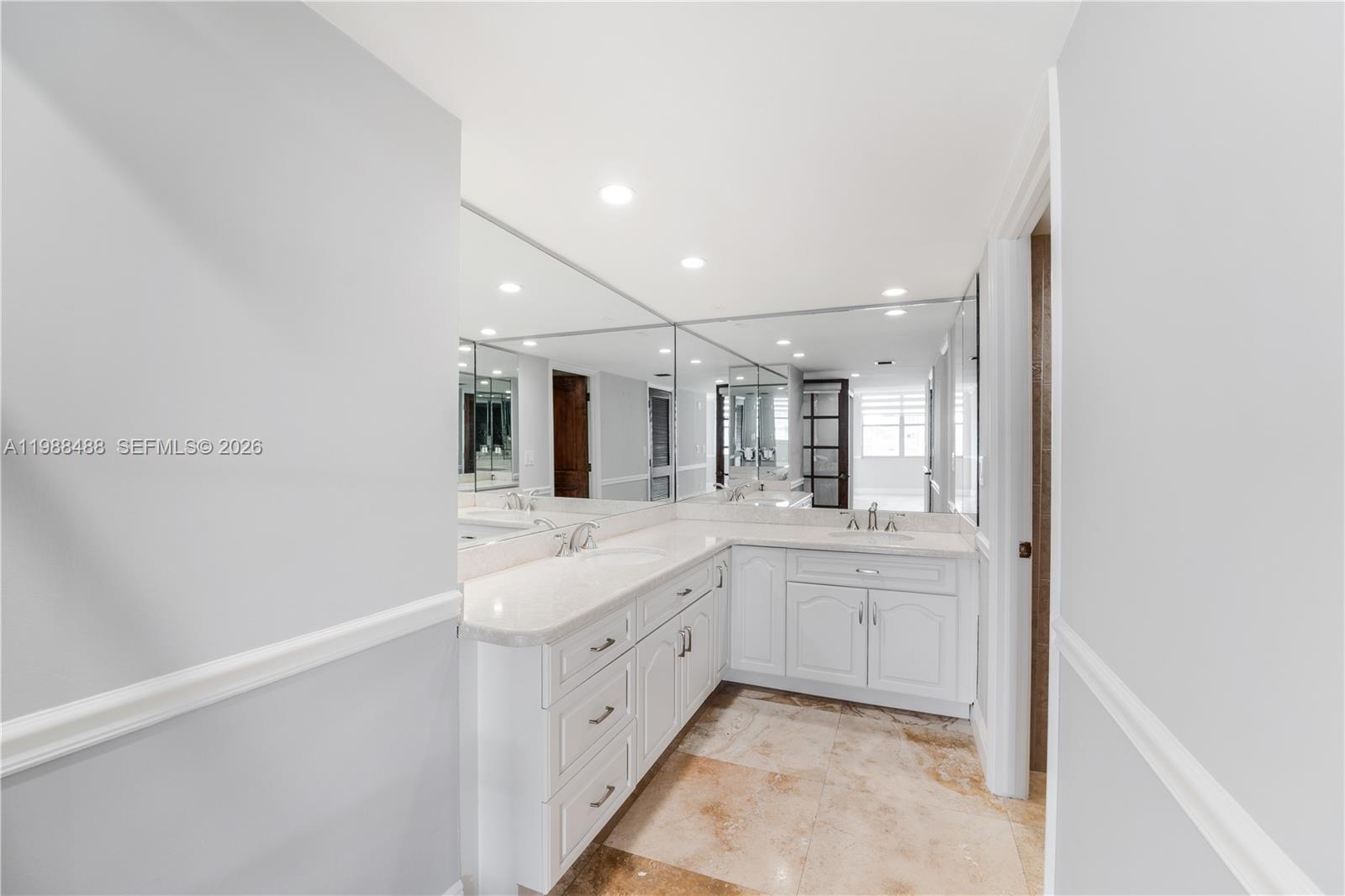 6039 Collins Ave # 1229