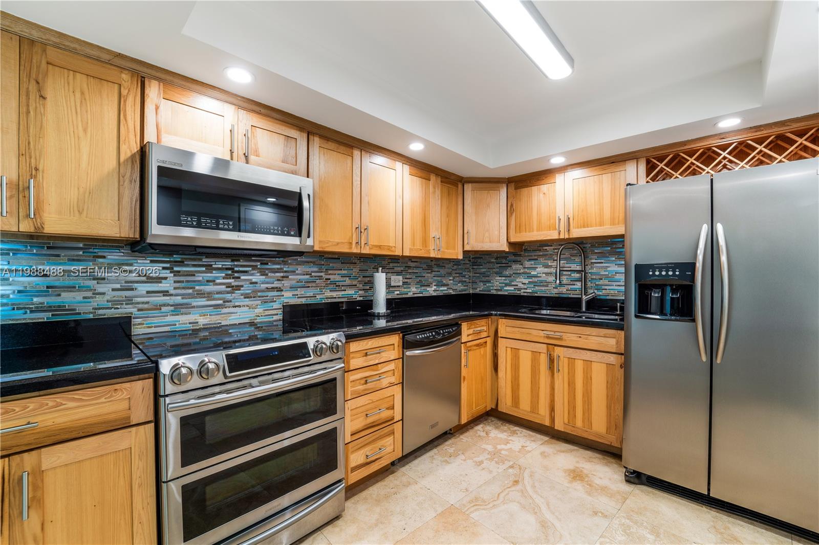 6039 Collins Ave # 1229