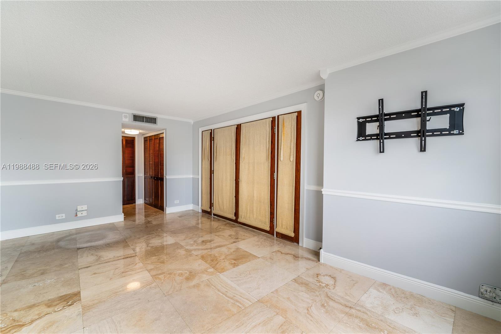 6039 Collins Ave # 1229