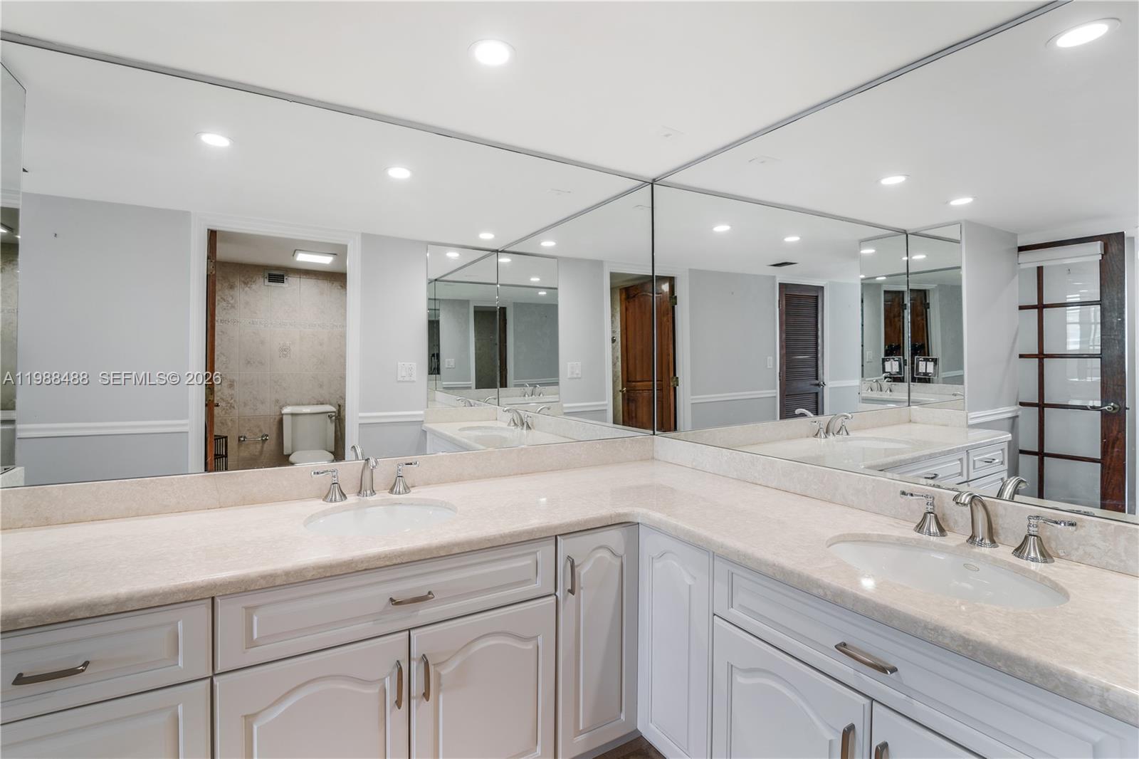 6039 Collins Ave # 1229