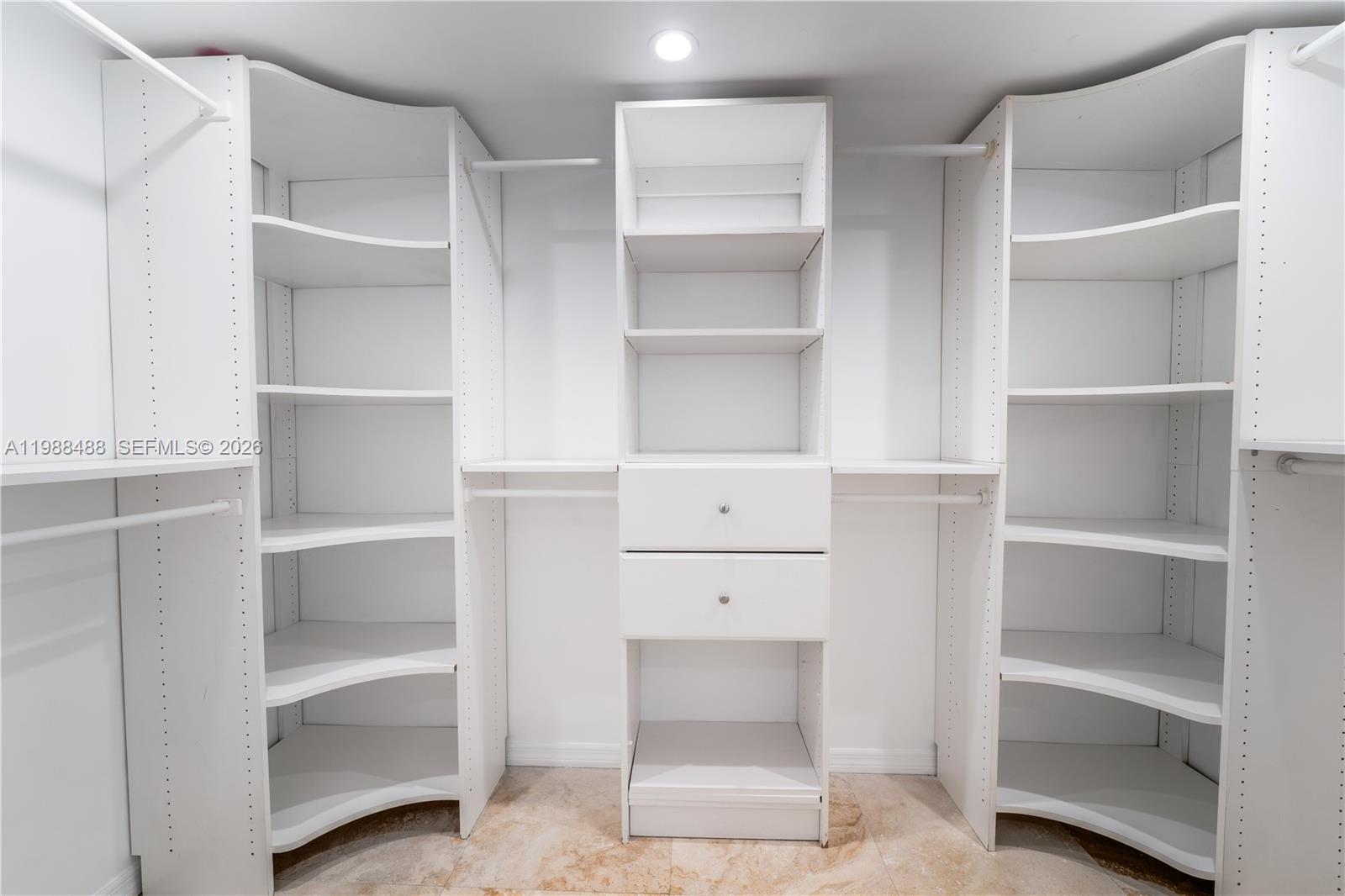 6039 Collins Ave # 1229