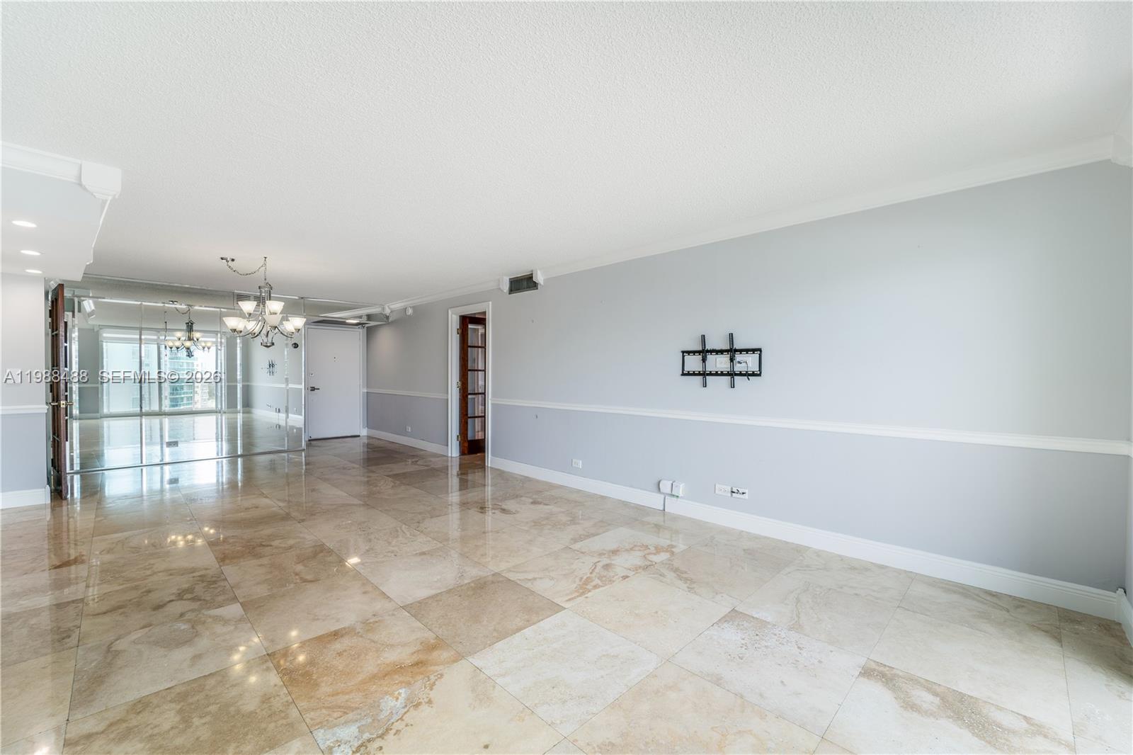 6039 Collins Ave # 1229