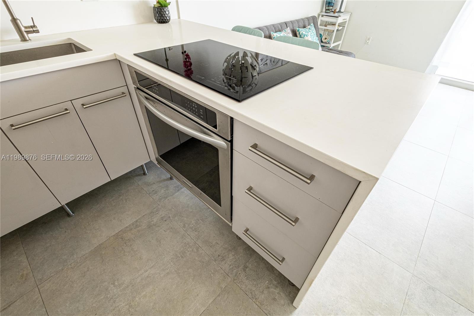 1035 West Ave Unit: PH02