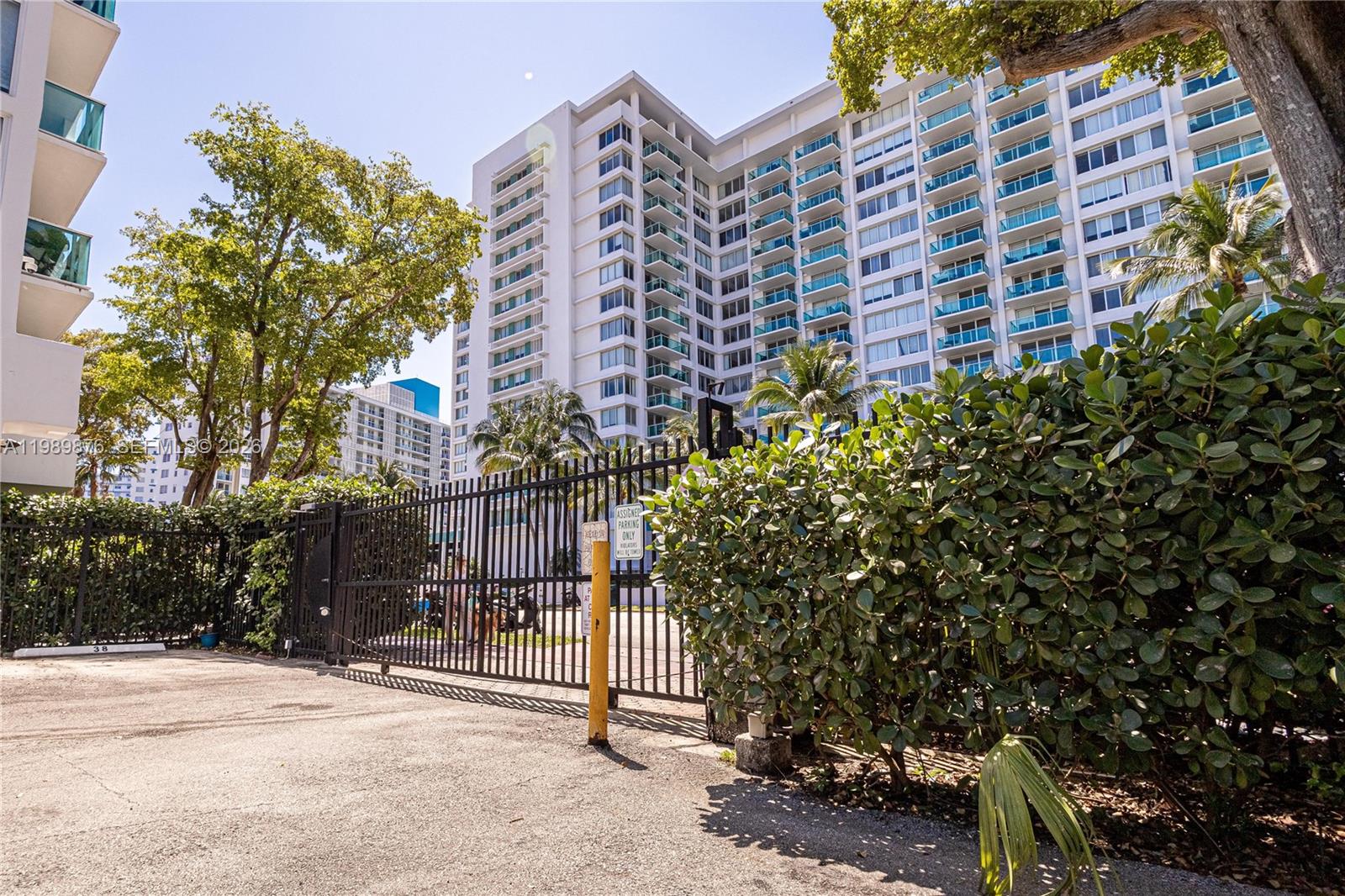 1035 West Ave Unit: PH02