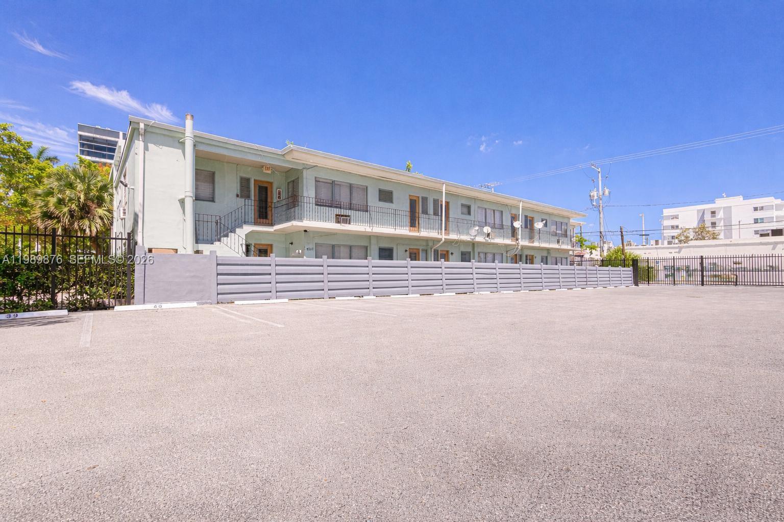 1035 West Ave Unit: PH02