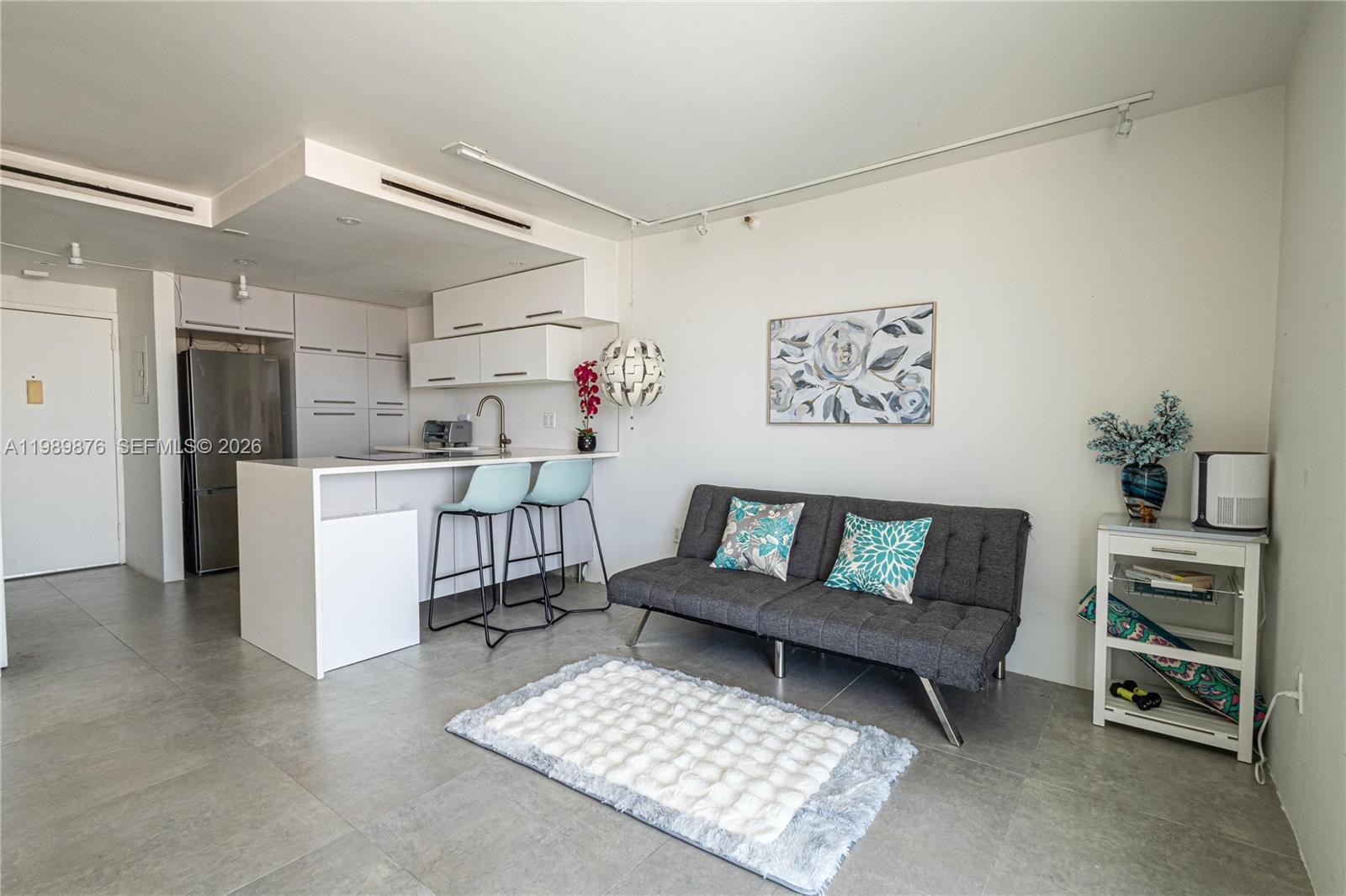 1035 West Ave Unit: PH02