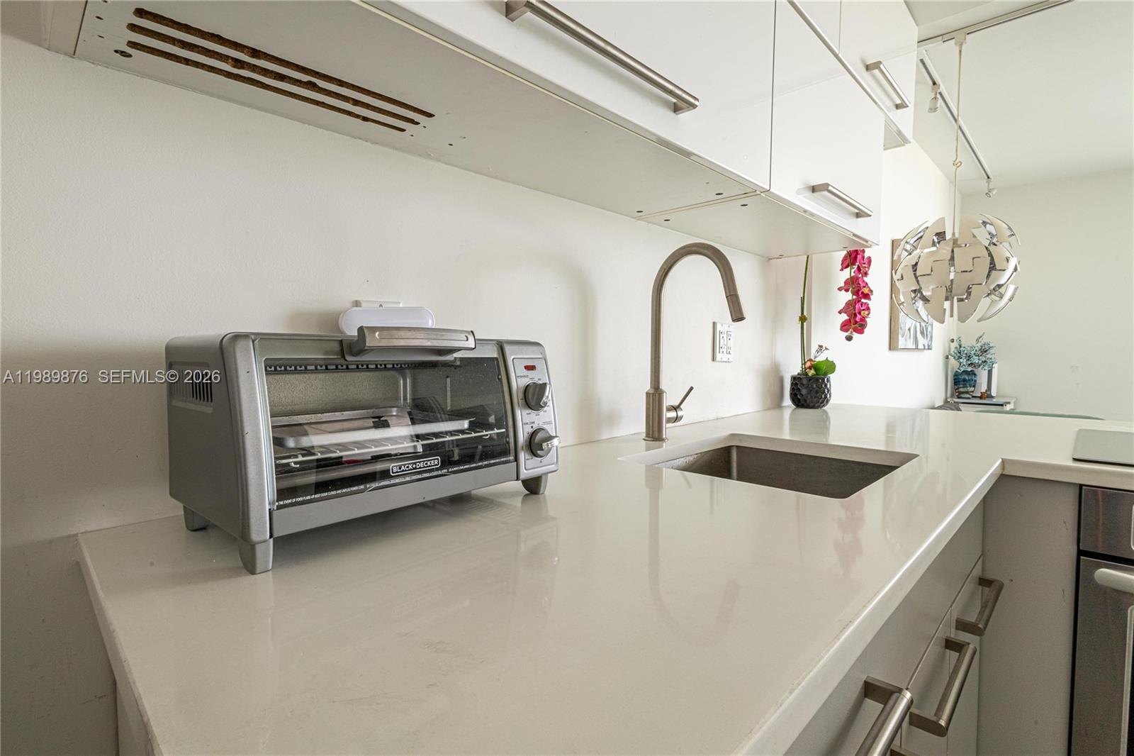 1035 West Ave Unit: PH02