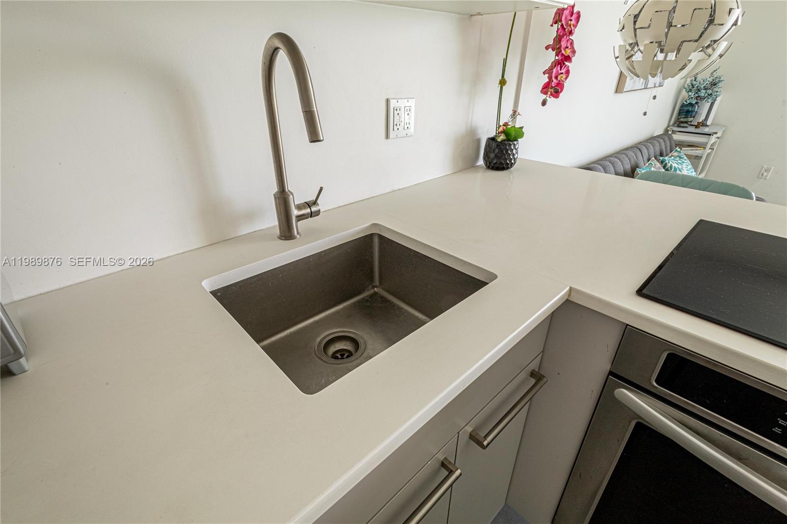 1035 West Ave Unit: PH02