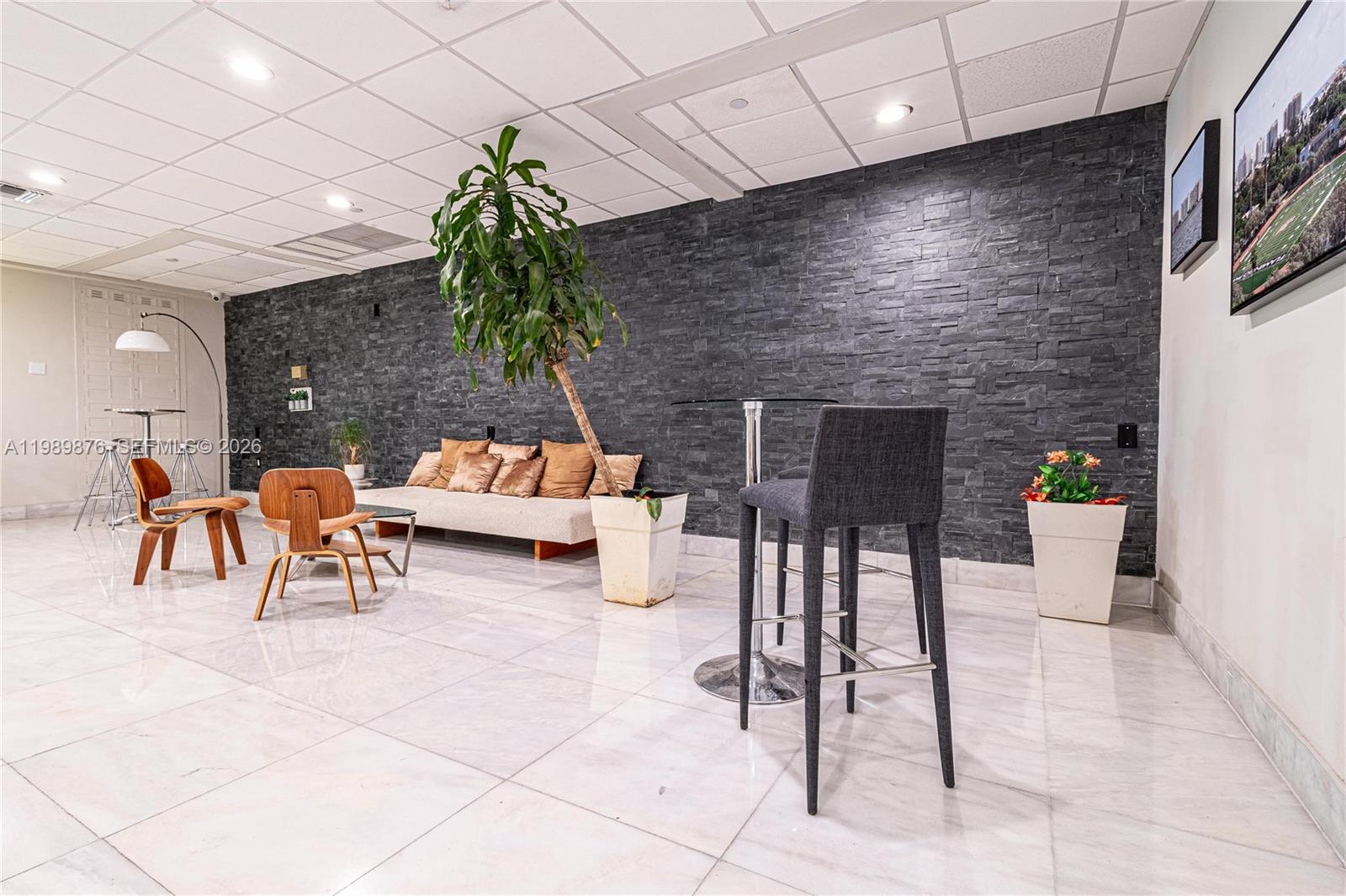 1035 West Ave Unit: PH02