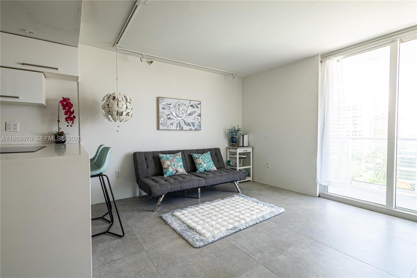 1035 West Ave Unit: PH02