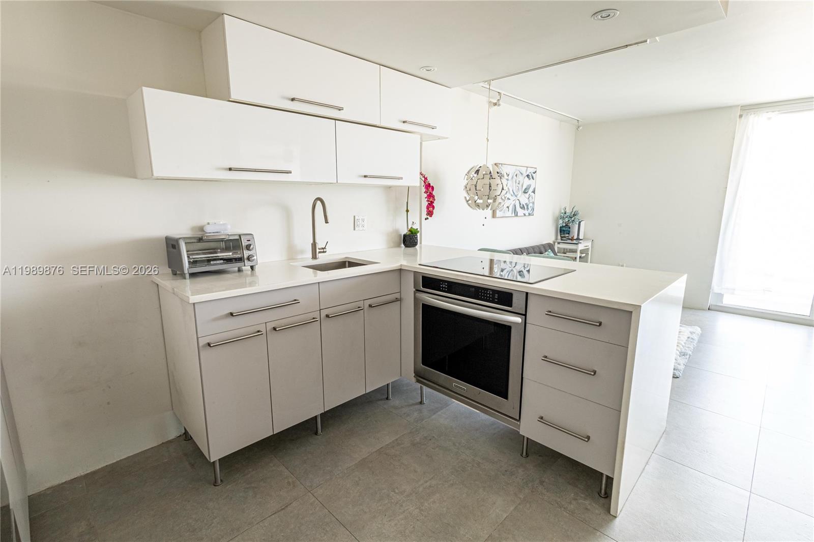 1035 West Ave Unit: PH02