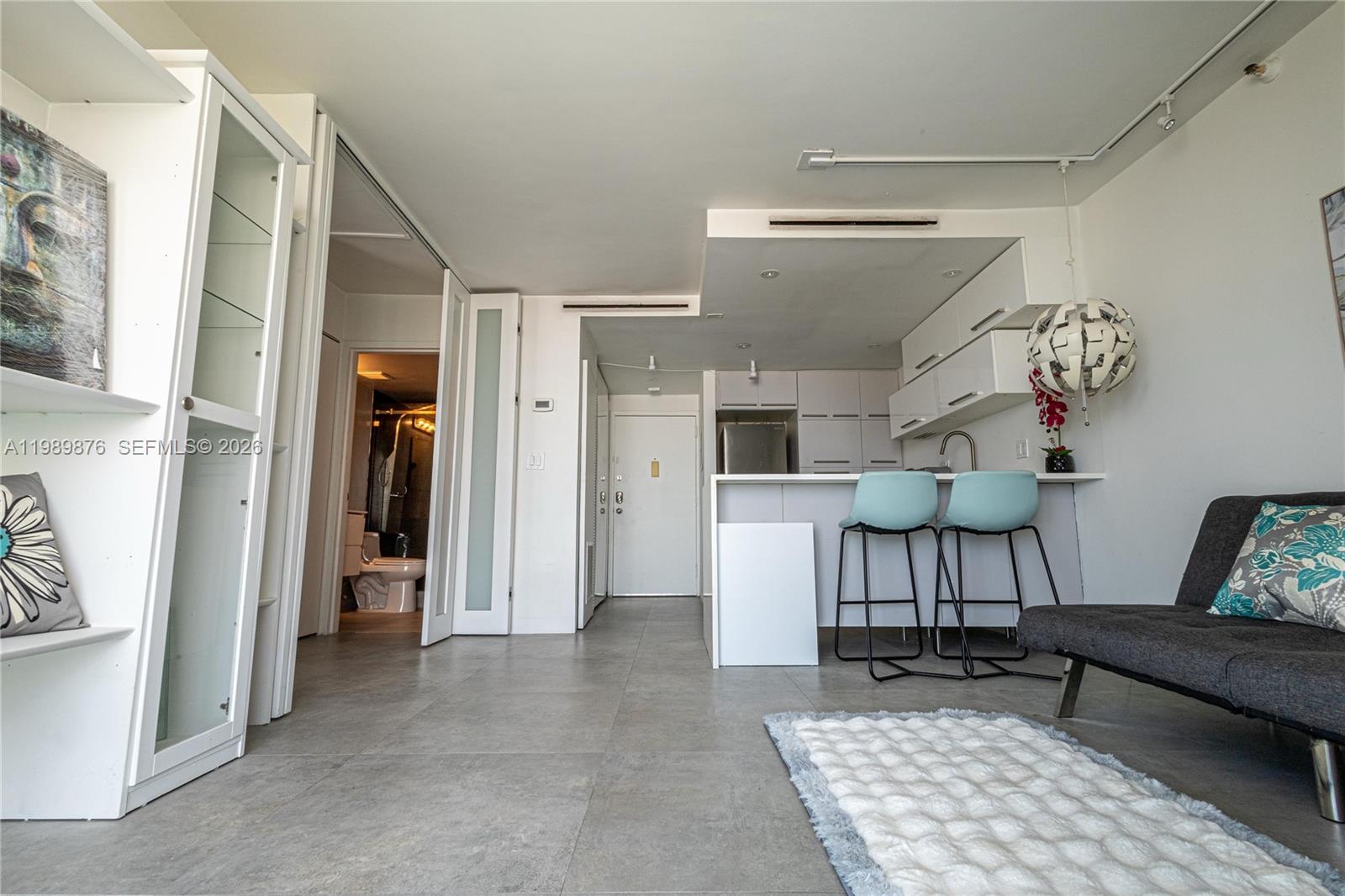 1035 West Ave Unit: PH02