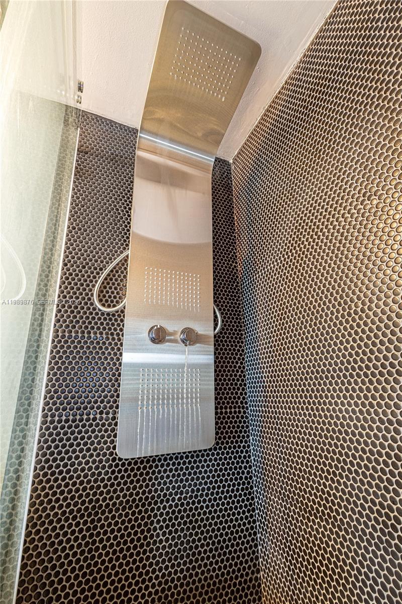 1035 West Ave Unit: PH02