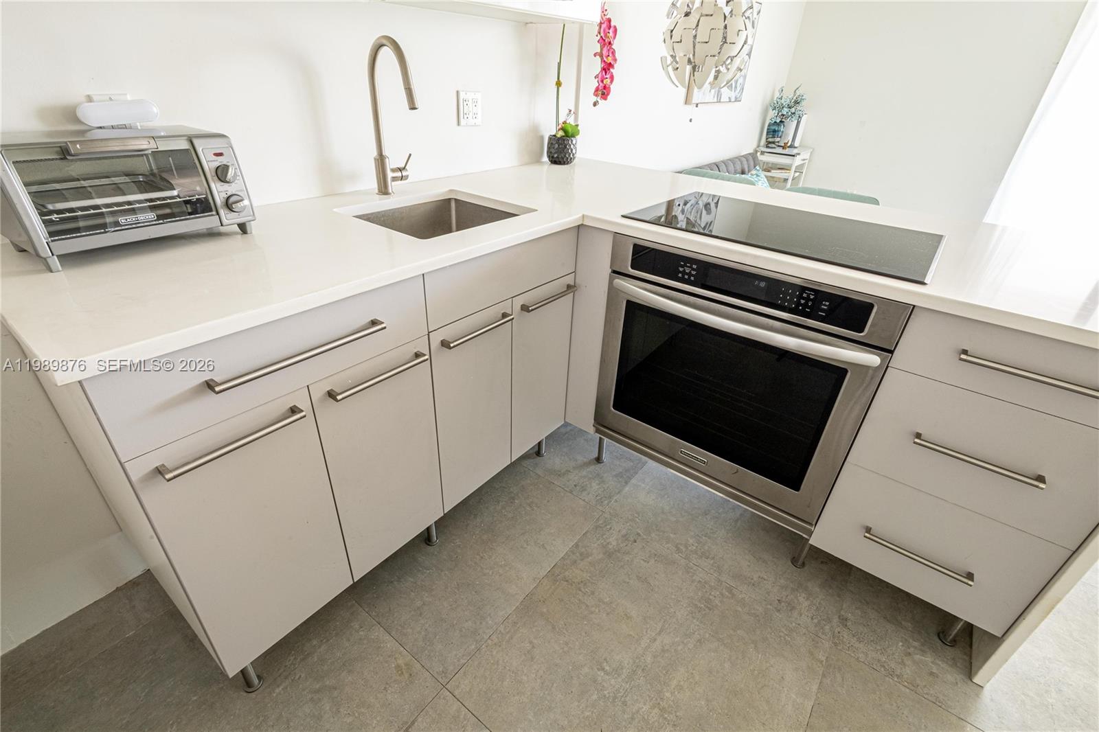 1035 West Ave Unit: PH02