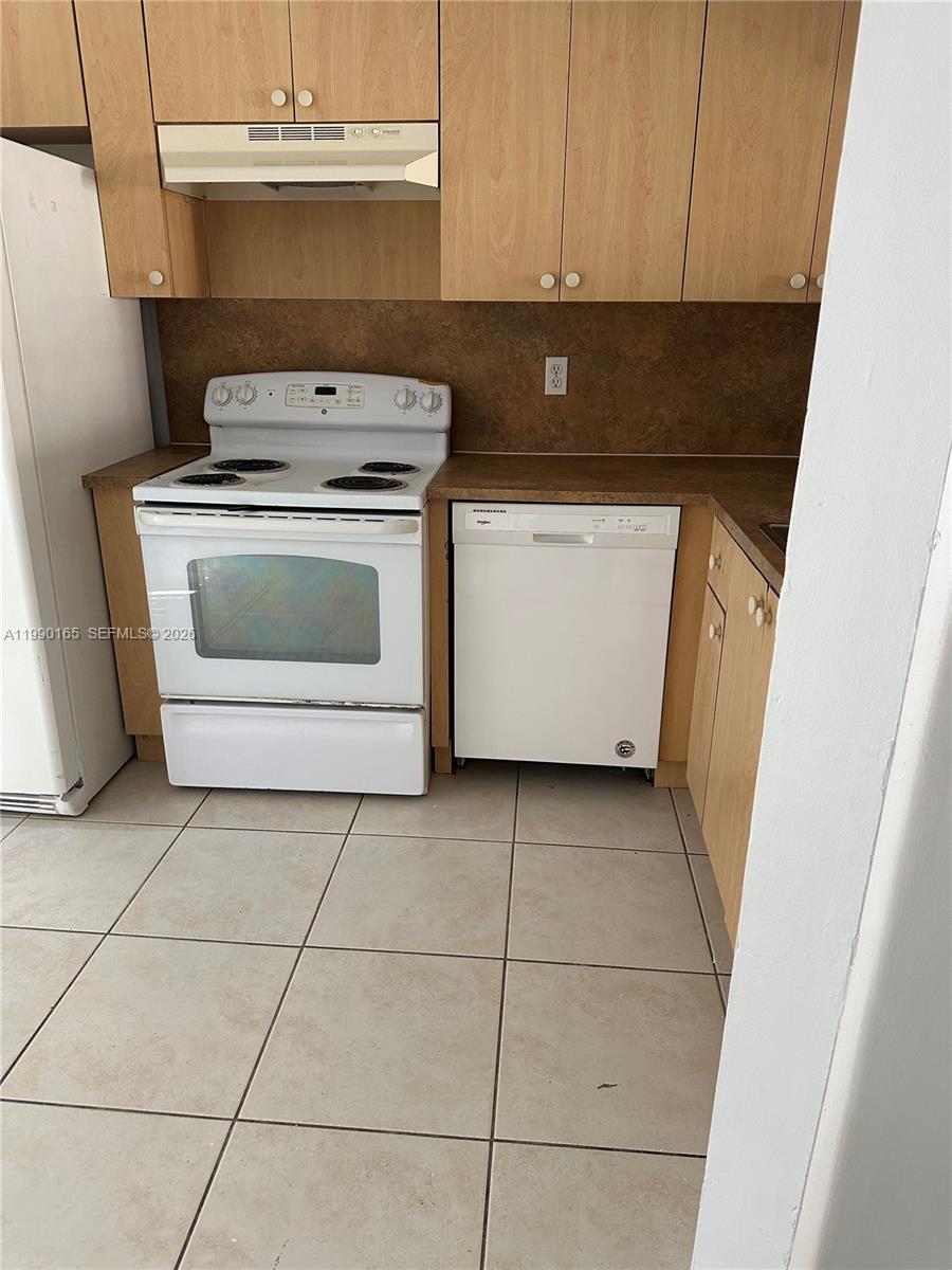 2911 SE 13th Ave # 49 Unit: 204-49