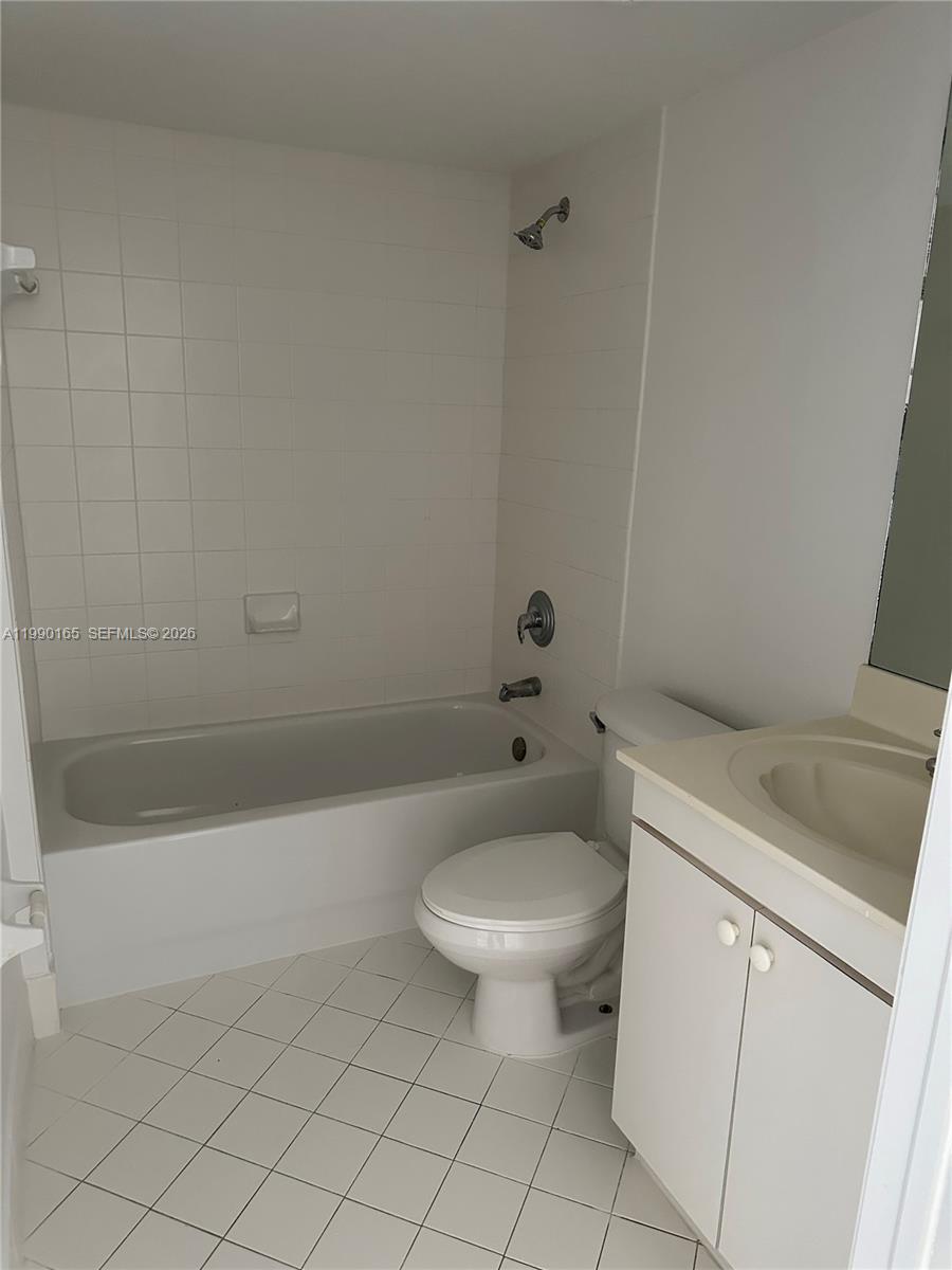 2911 SE 13th Ave # 49 Unit: 204-49