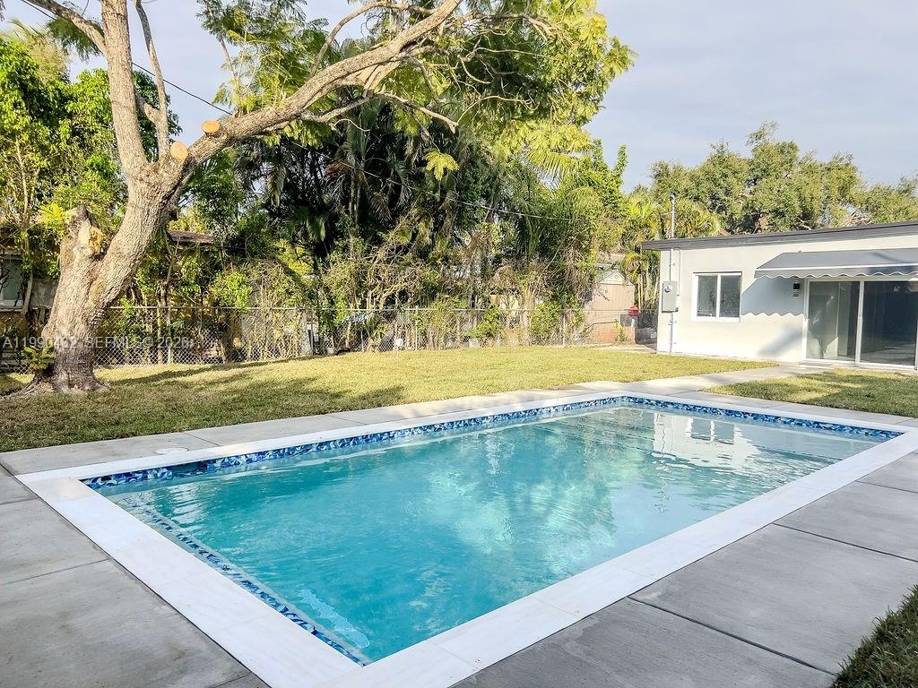 588 Palmetto Dr