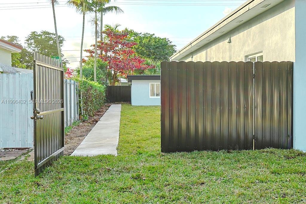 588 Palmetto Dr