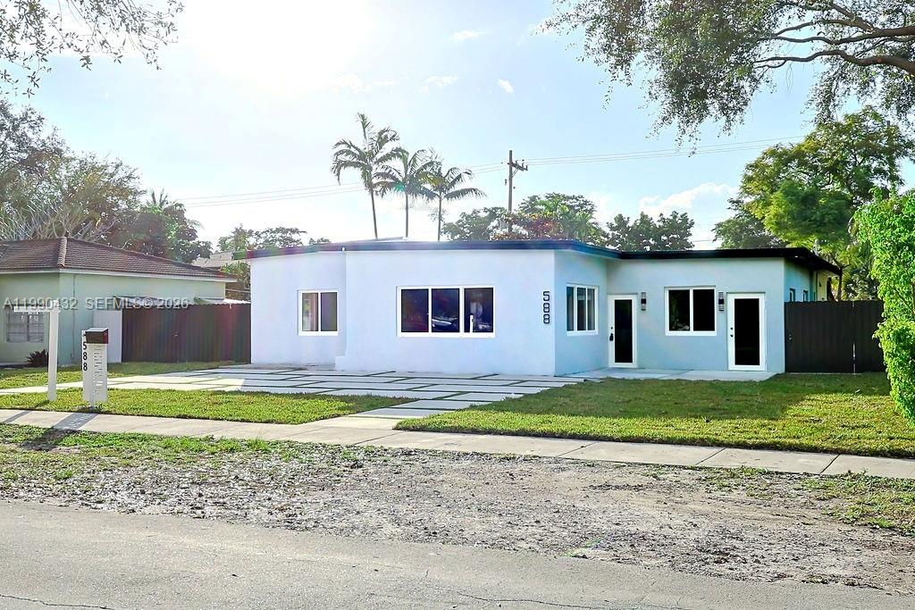 588 Palmetto Dr