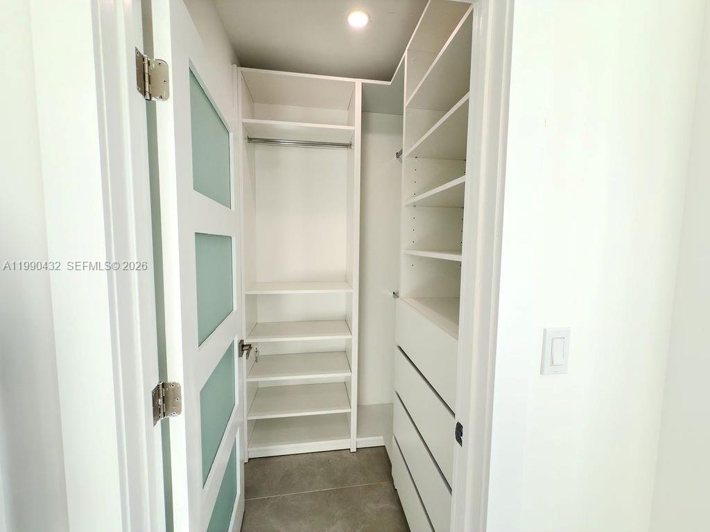 588 Palmetto Dr