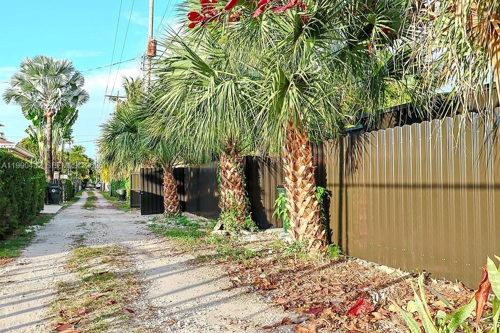 588 Palmetto Dr